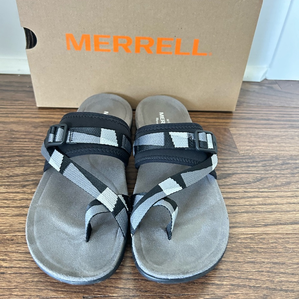 New Merrell sandals size 8